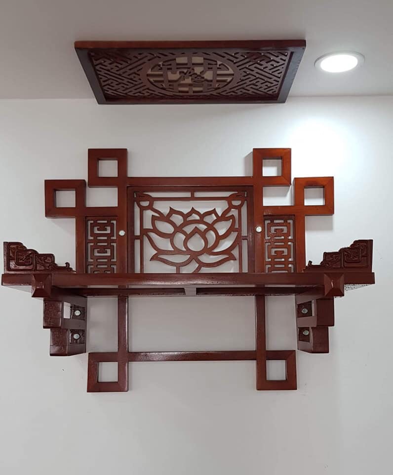 Mẫu bàn thờ gỗ đẹp treo tường giúp tiết kiệm không gian và chi phí