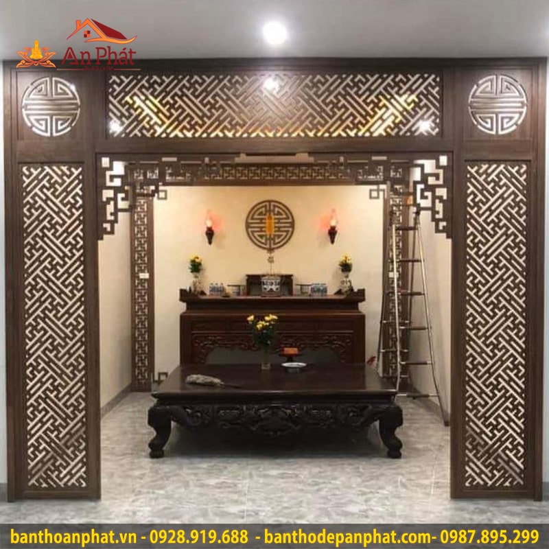 Vách ngăn kết hợp bàn thờ