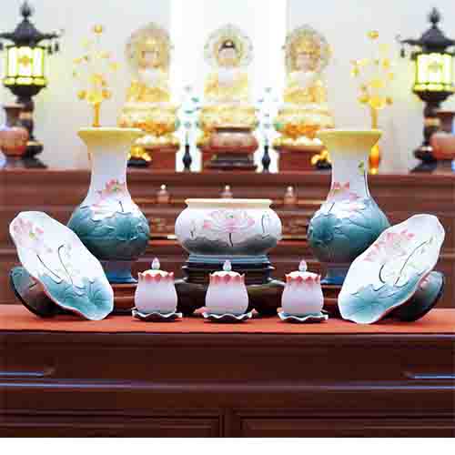 Bộ Đồ Thờ Gốm Sứ Hoa Sen Nổi Đỏ Cao Cấp GS1192